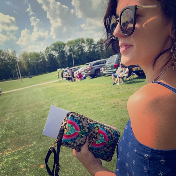 Meet your Posher, Lisa - Picture 1 of 2